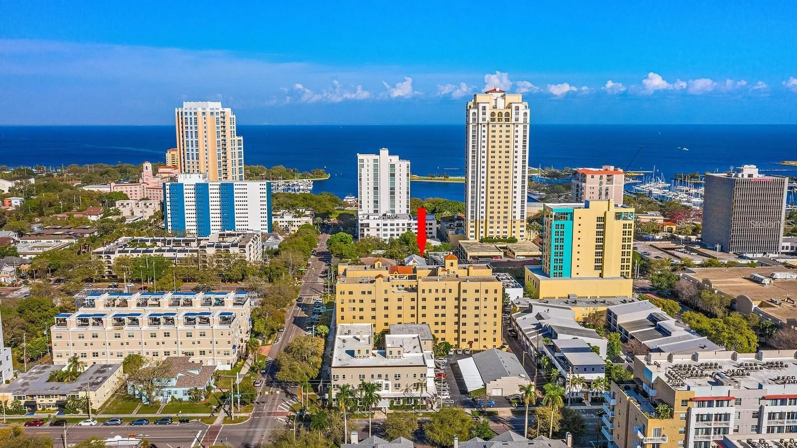 Perfect located within walking distance of cafes and restaurants, museums and shops.