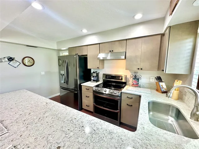 KITCHEN - 460 S DEERWOOD AVE, ORLANDO, FL 32825