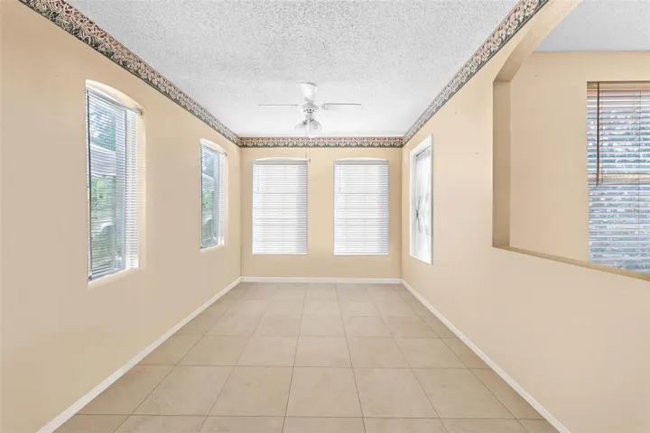 VIRTUALLY STAGED BONUS ROOM