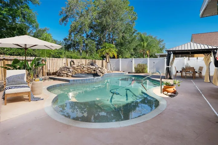 VIRTUALLY STAGED POOL AREA