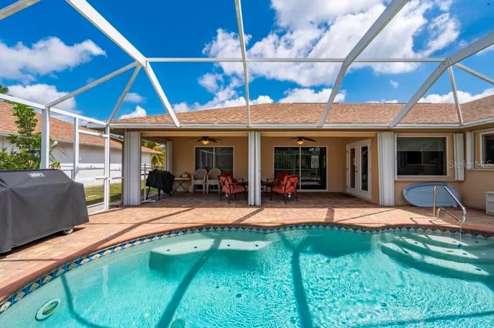 Pool, lanai