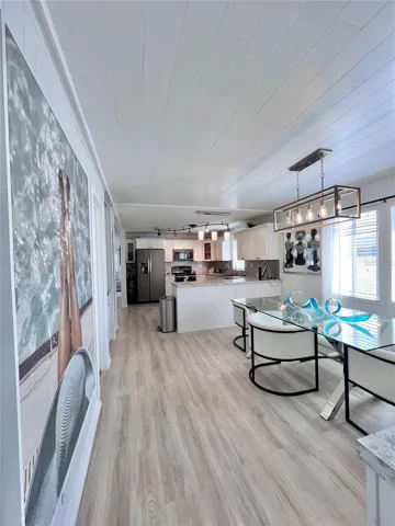 Dining/kitchen