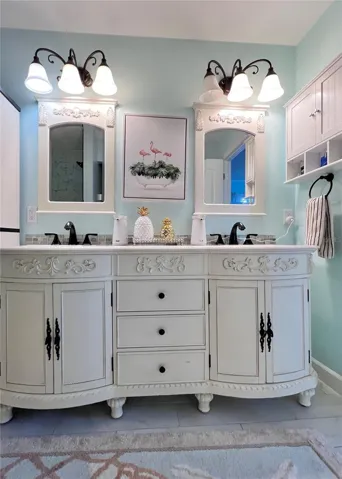 Primary bathroom w/ double sinks