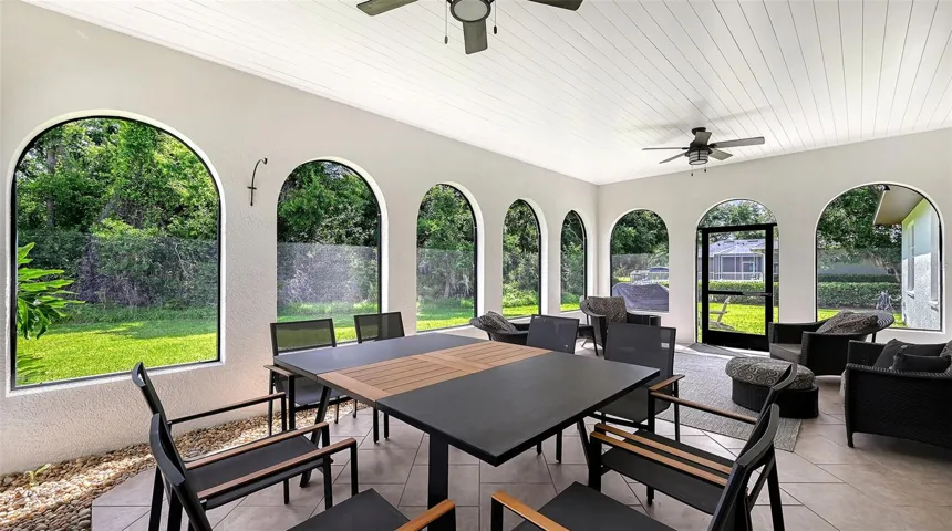 Enclosed lanai