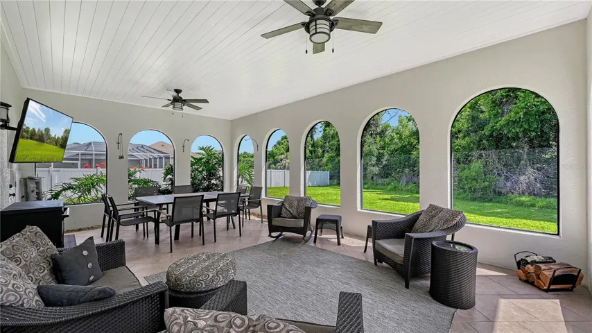 Enclosed lanai