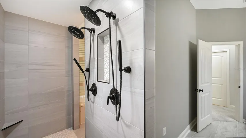 Double shower heads