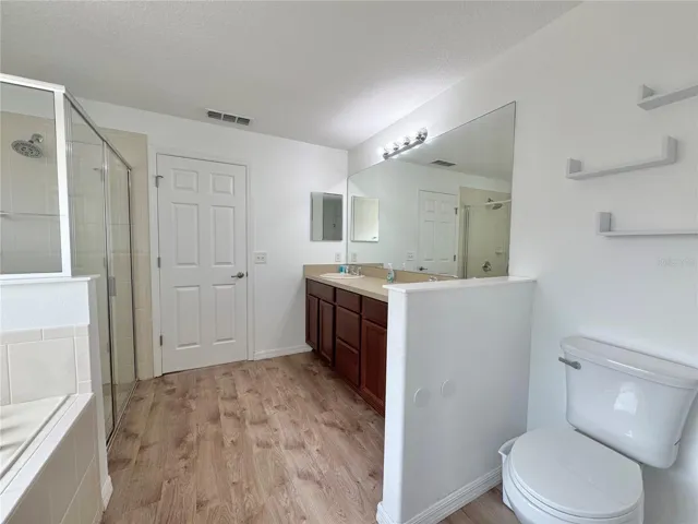 Primary en-suite