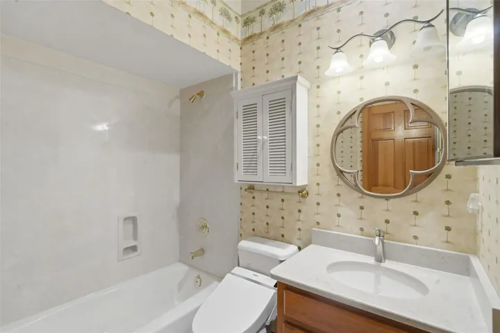 BATHROOM 2