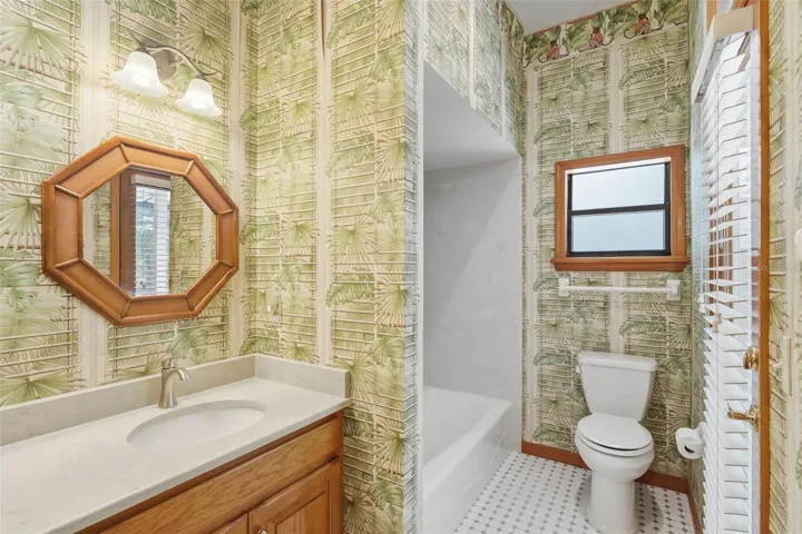 BATHROOM 3