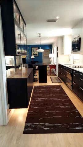 Kitchen & Bar Counter