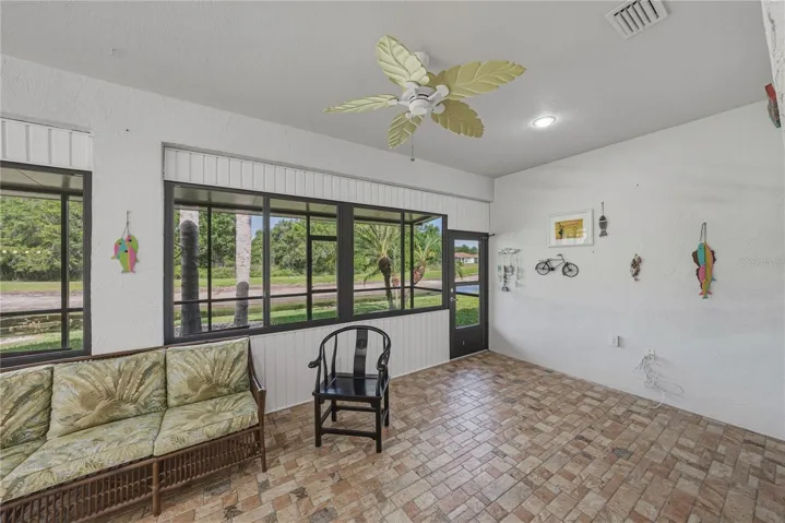 Enclosed & air conditioned Florida room
