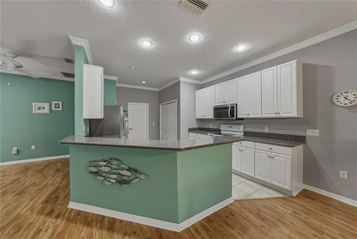 Kitchen bar