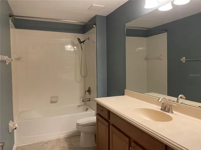 Upstairs Bath 2