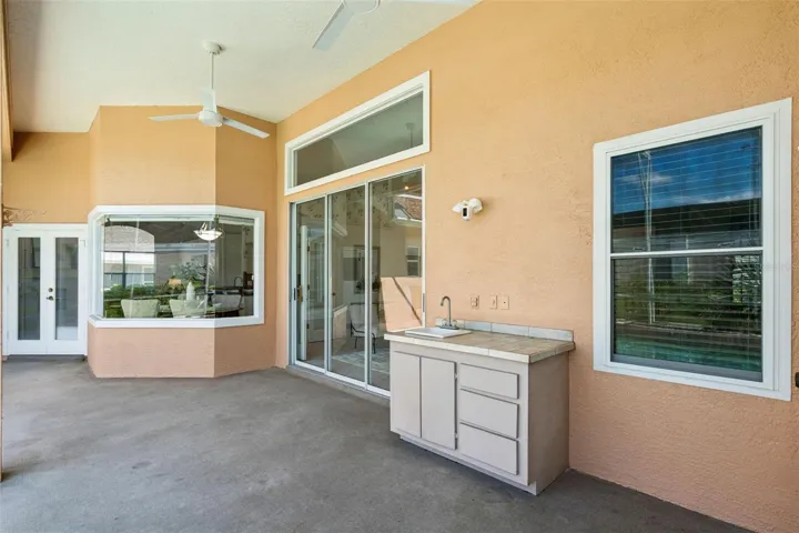 Covered Lanai with Wet Bar