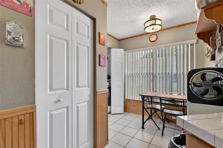 BREAKFAST NOOK