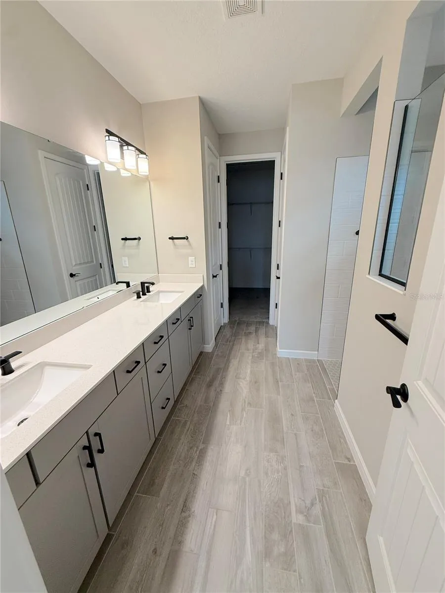 Primary Bath (1st floor)