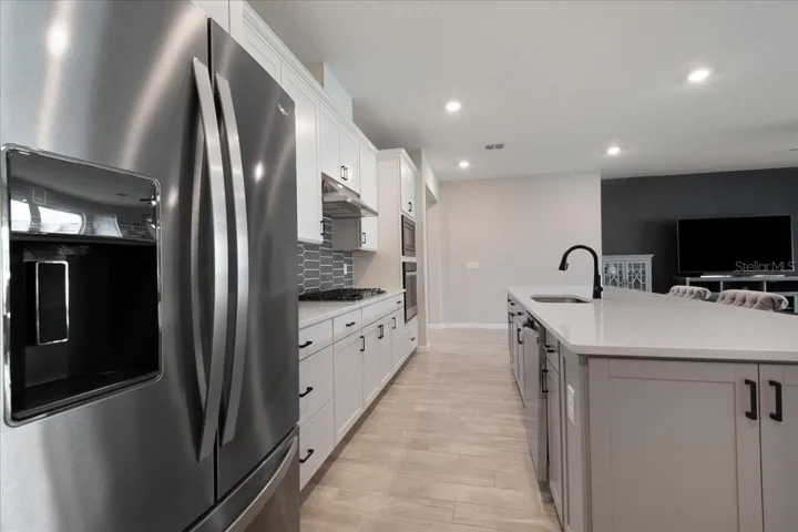 Large Spacious Kitchen