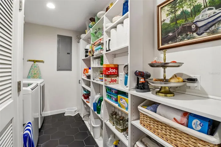 laundry/butlers pantry