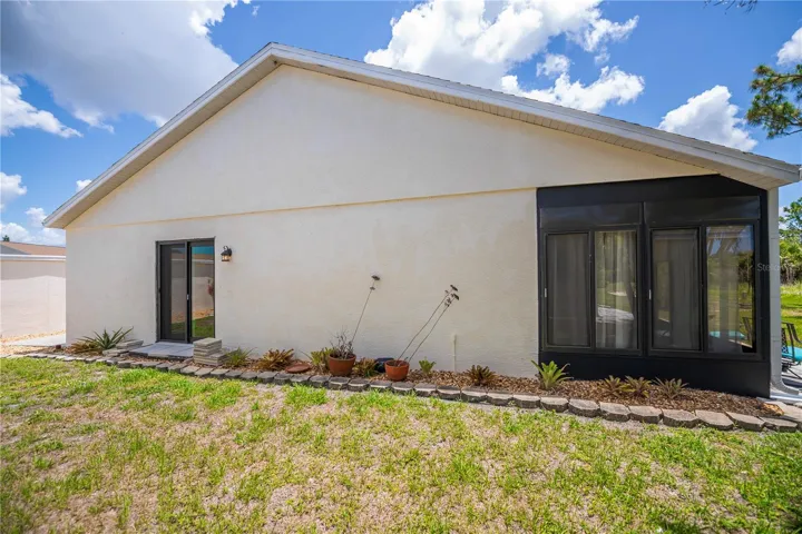 Side of unit showing side patio doors and large windows off from the lanai.