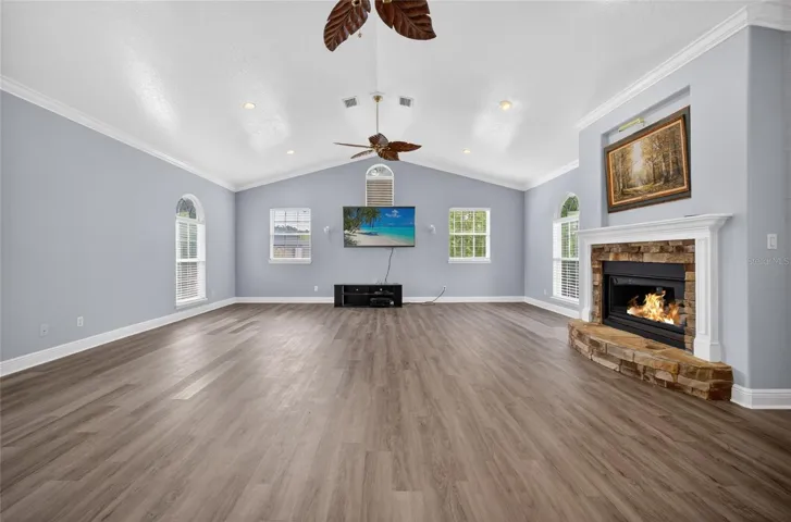 HUGE Bonus room 2nd flrwith fireplace and wetbar