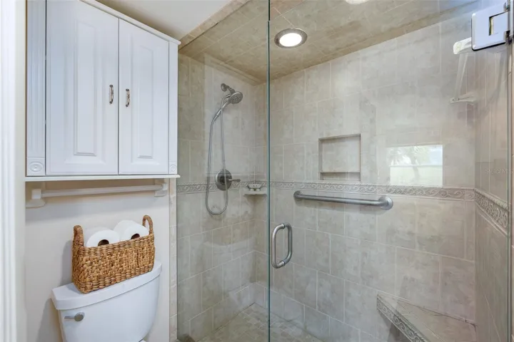 Primary Bathroom w/Walk-in Closet