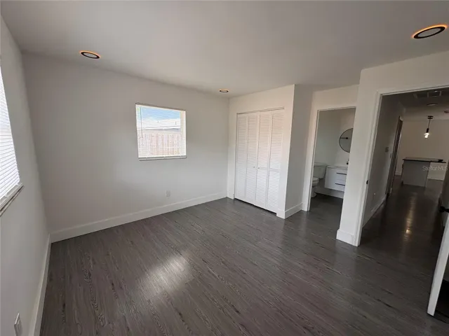 PRIMARY BEDROOM (WARM ADJUSTABLE LIGHT SETTING)