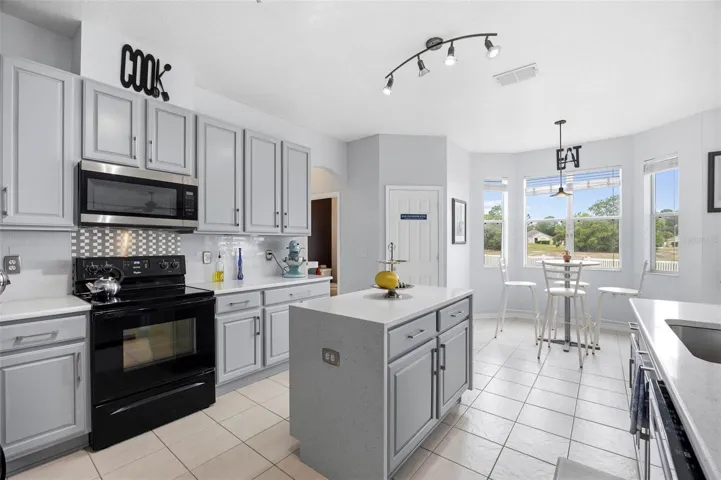 Kitchen / Breakfast Nook