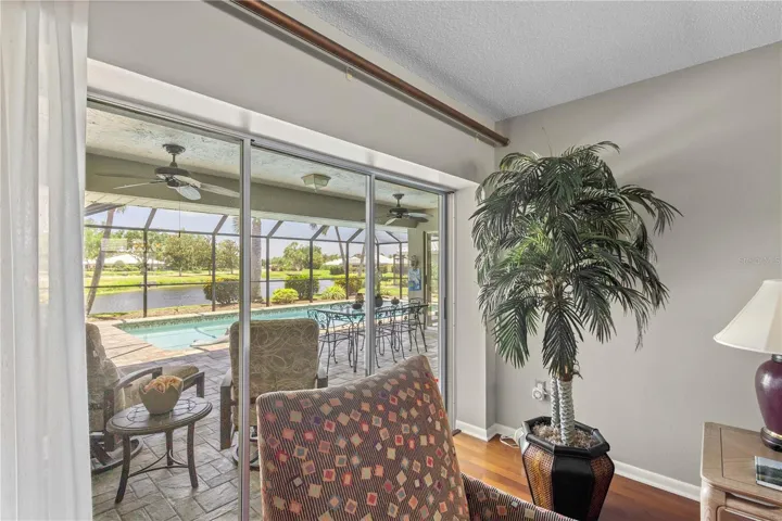 Expansive sliders to pool area