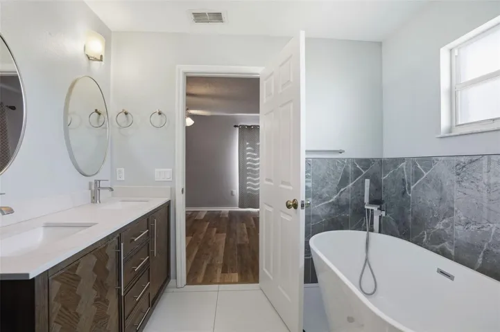 Primary En-Suite