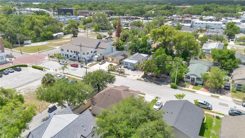 Fairbanks and Rollins College are a short walk or bike trip away.