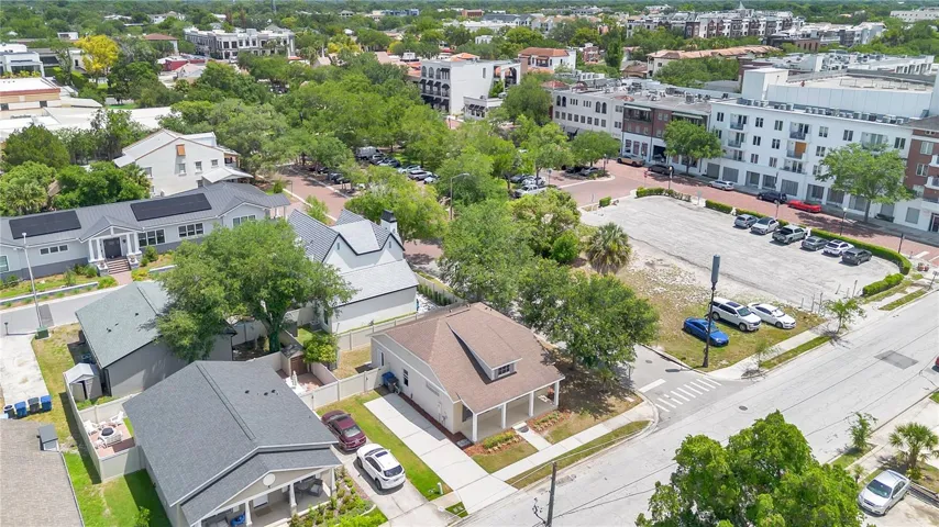 641 W Lyman is a short walk to everything Winter Park.
