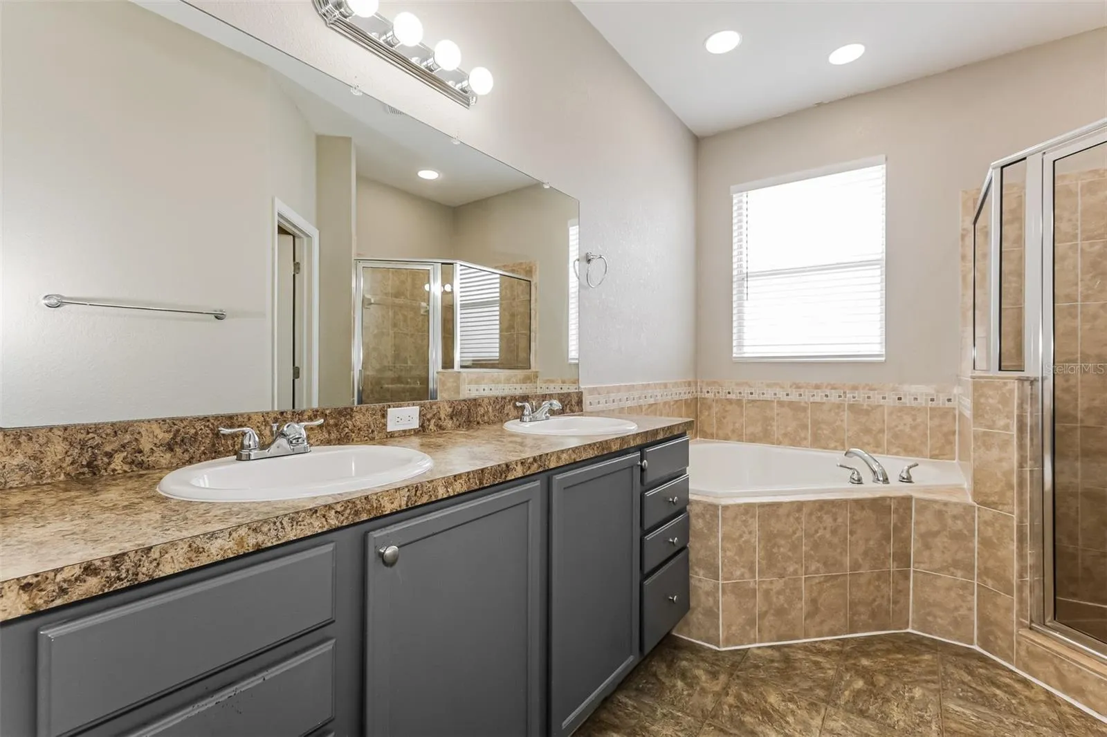 8130 Woodvine Cir, Lakeland, Florida 33810 — photo 14