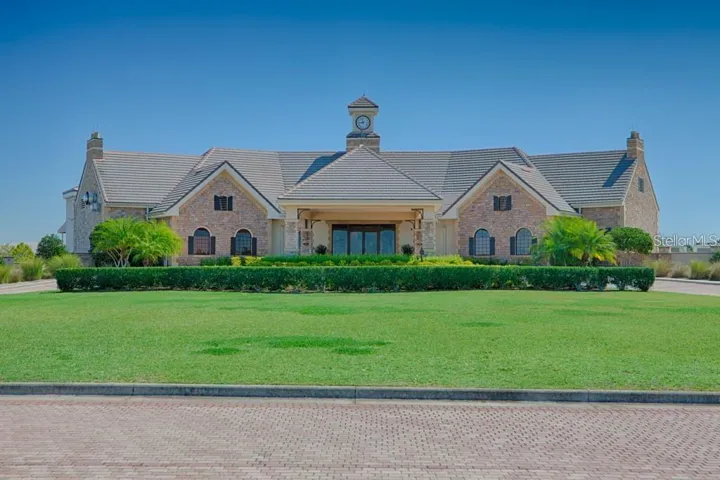 Country Club complete with restaurant and seasonal activities
