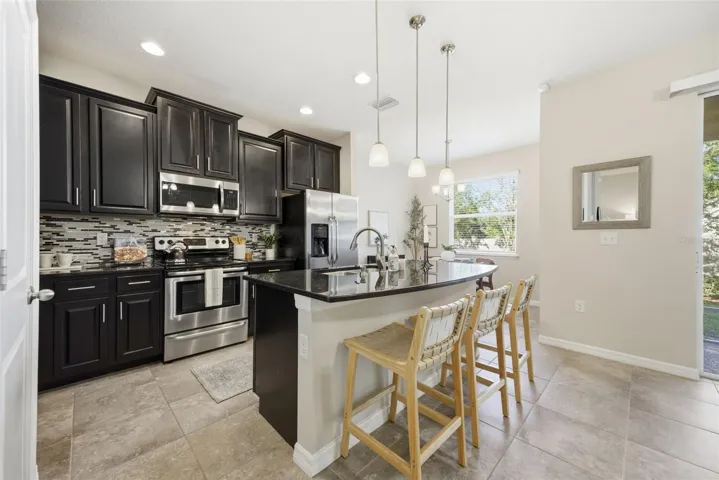 Open kitchen with island & breakfast area