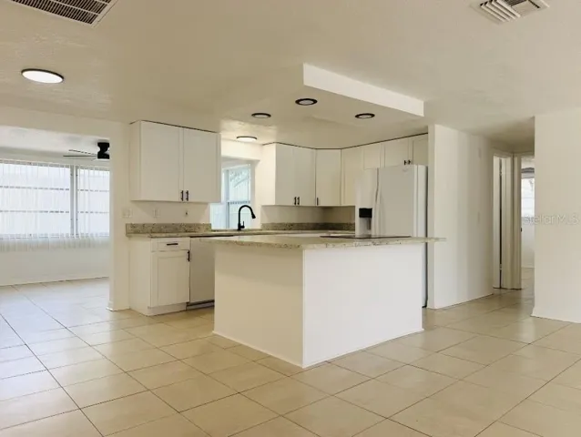 Eat-in Kitchen