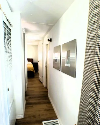 Hallway to bedroom 2