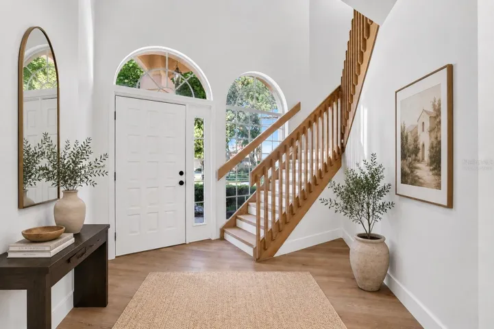 Entry (virtually staged)