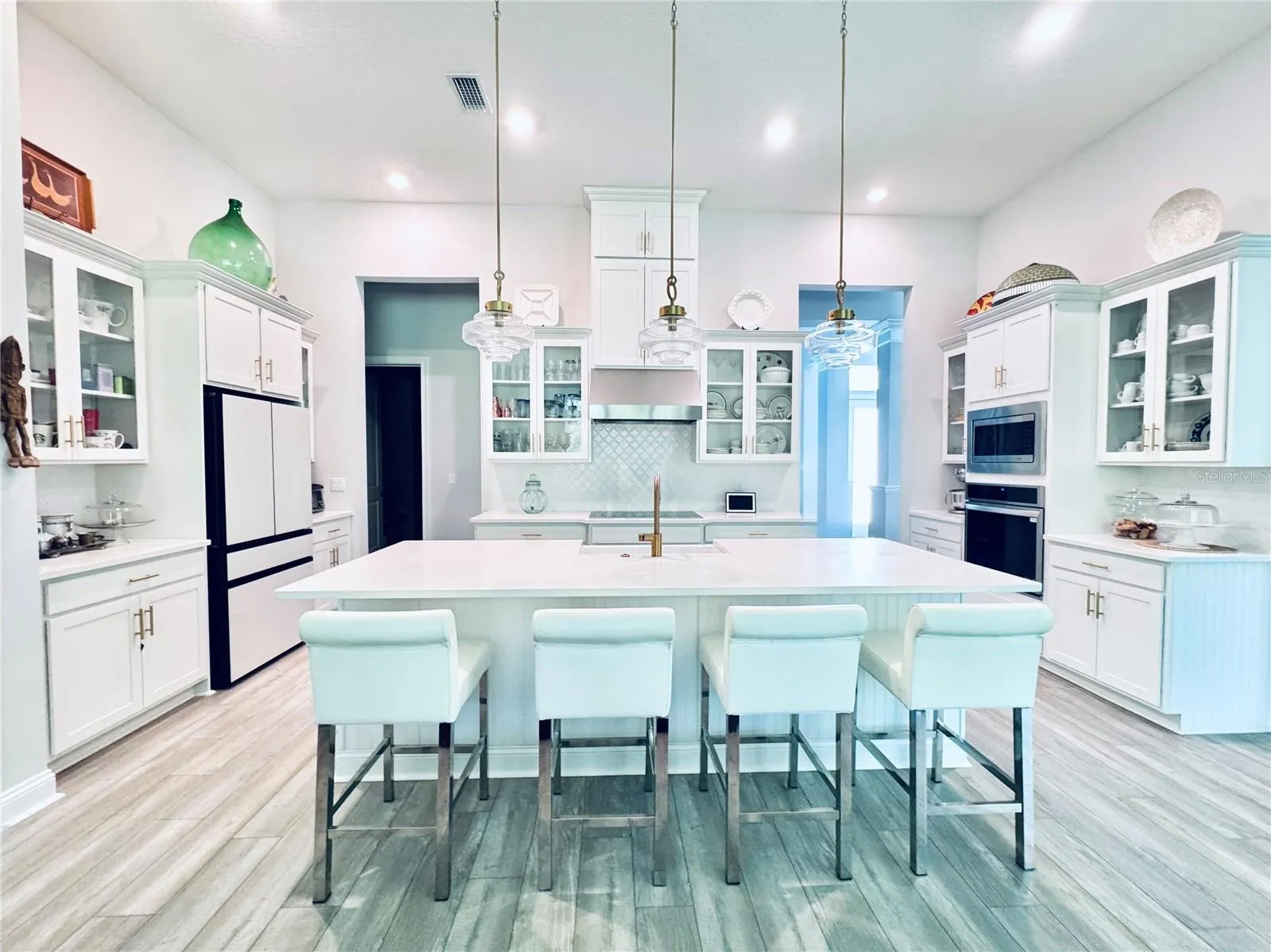 chef's kitchen with large quartz island