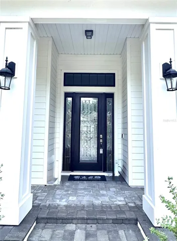 Front door is leaded glass.
