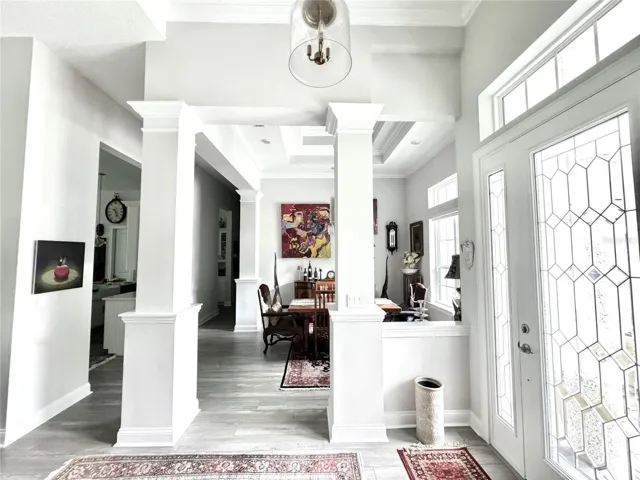 Architectureal features, 14 ' ceilings with 16' coffered double step ceilings