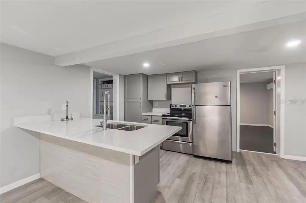 Kitchen when Vacant 2/2