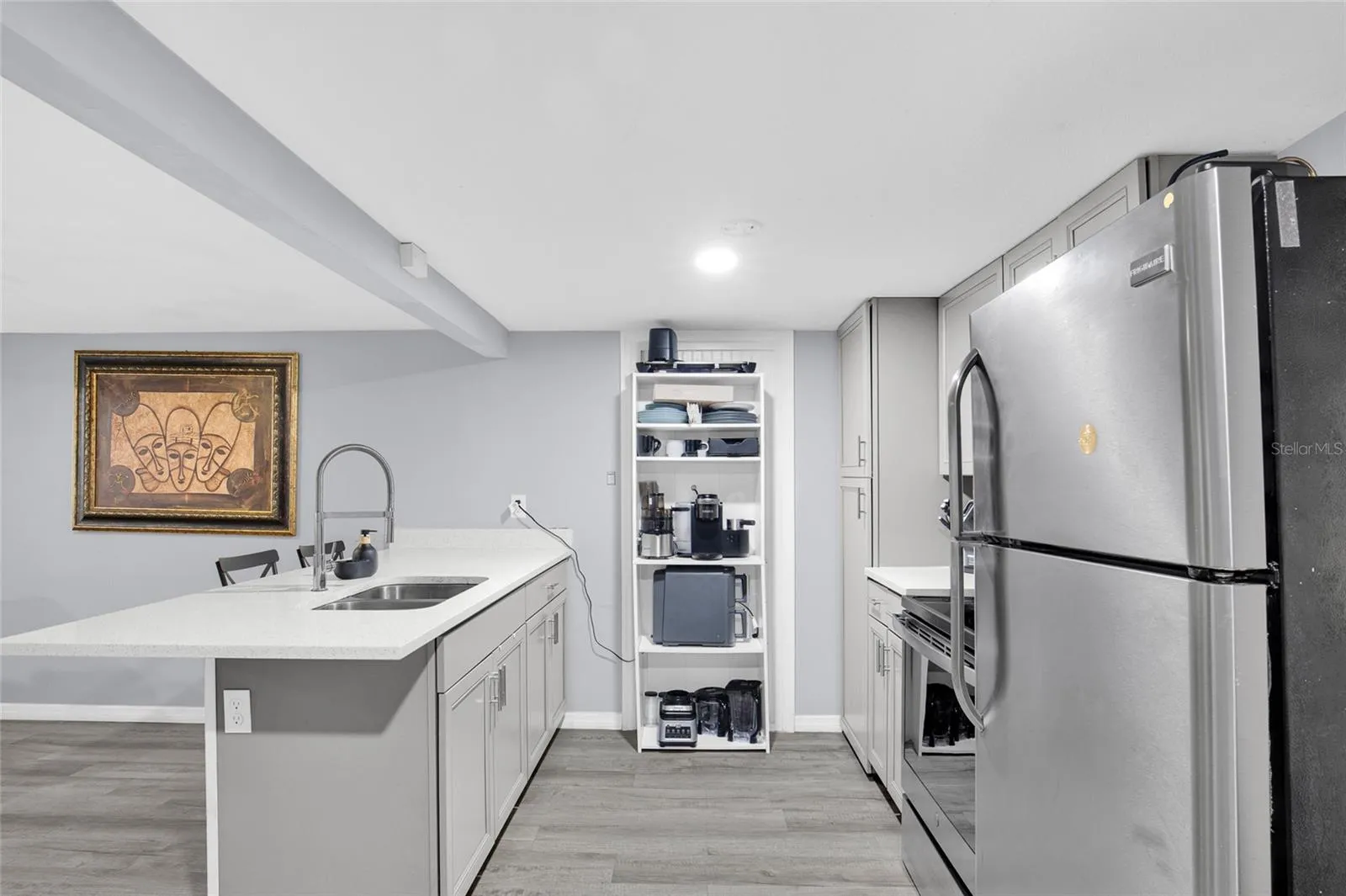 Kitchen Downstairs Unit 2/2