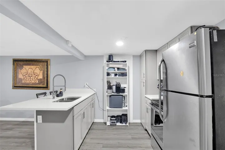 Kitchen Downstairs Unit 2/2