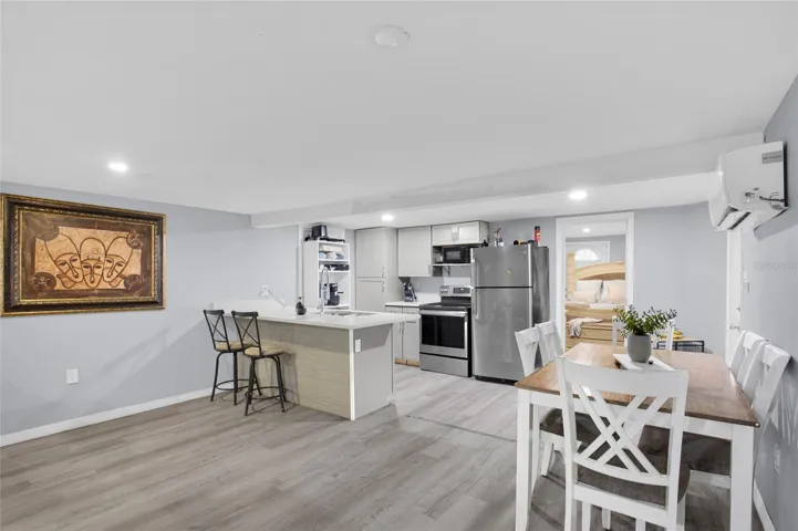 Downstairs Unit 2/2