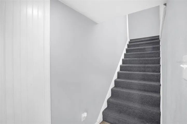Entrance to 2/1