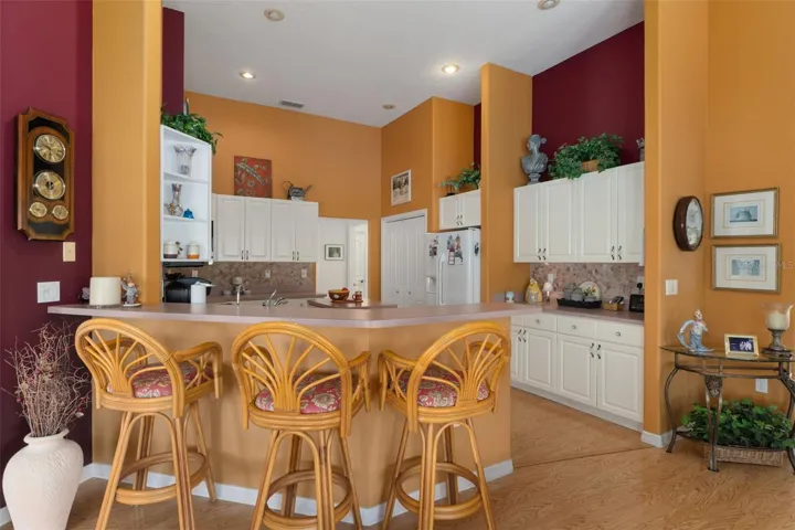 BREAKFAST BAR
