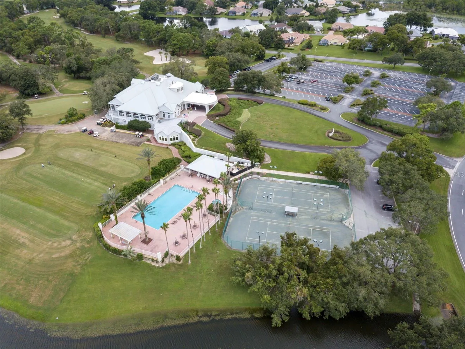 CLUB HOUSE
