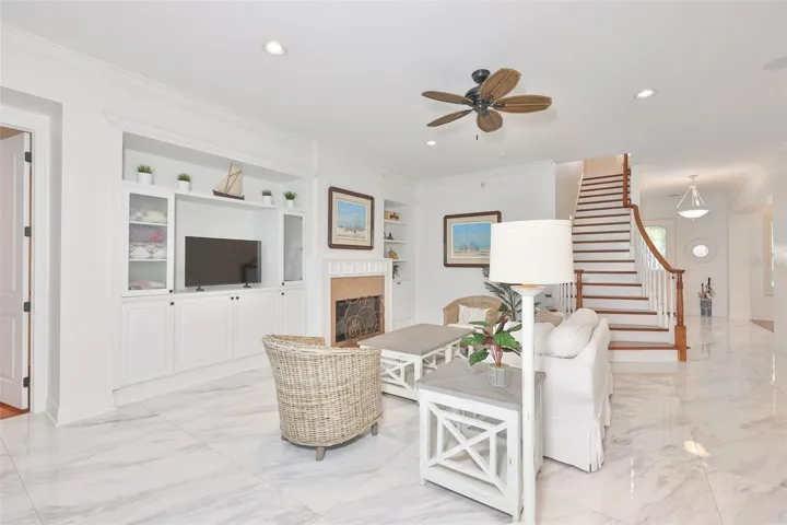 lots of built ins!