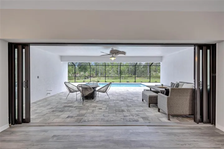 Expansive Pocket Sliding Doors for Seamless Indoor-Outdoor Living