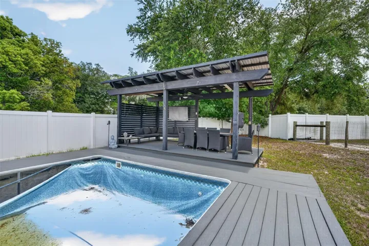 Seller is giving a credit towards pool liner replacement